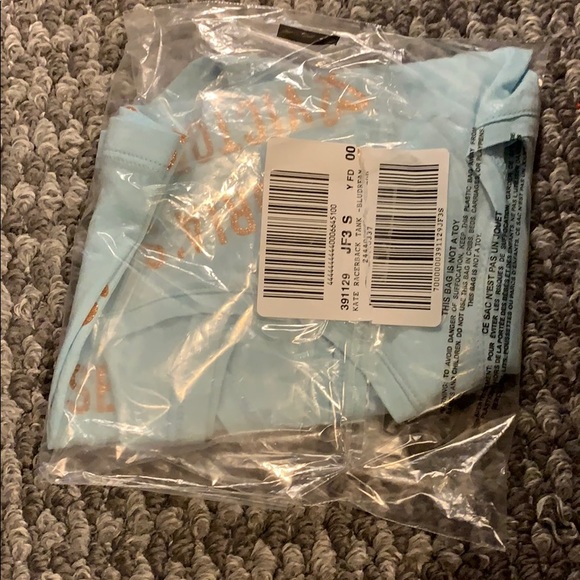 🆕 VS razor back tank - small - Picture 2 of 2